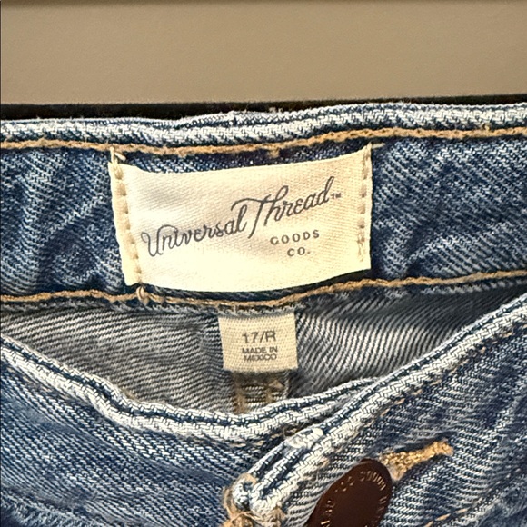Universal Thread Light Blue Jeans - Picture 2 of 4